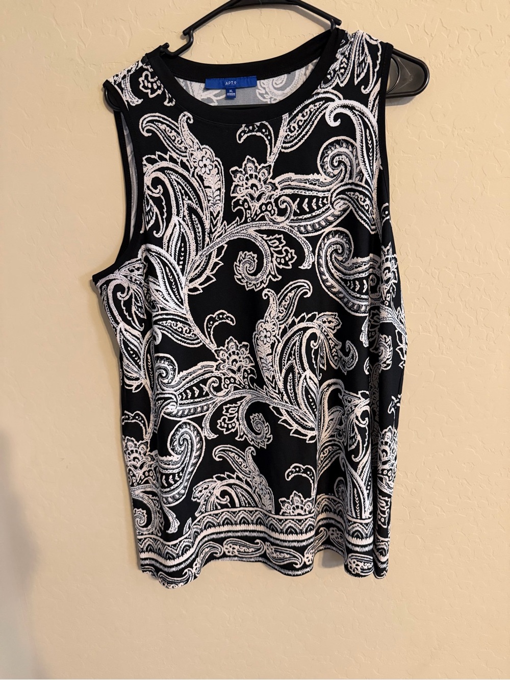 Apt. 9 Black & White Paisley Crewneck Tank